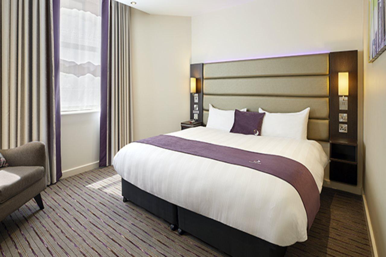Premier Inn Woking West - A324 Exterior photo