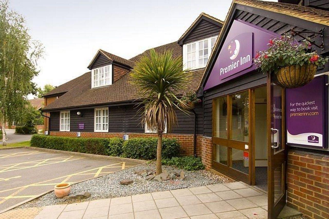 Premier Inn Woking West - A324 Exterior photo