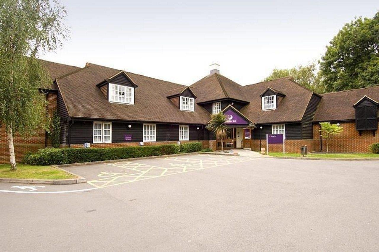 Premier Inn Woking West - A324 Exterior photo